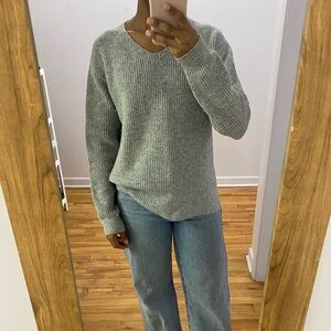 Uniqlo grey V-neck Wool blend sweater